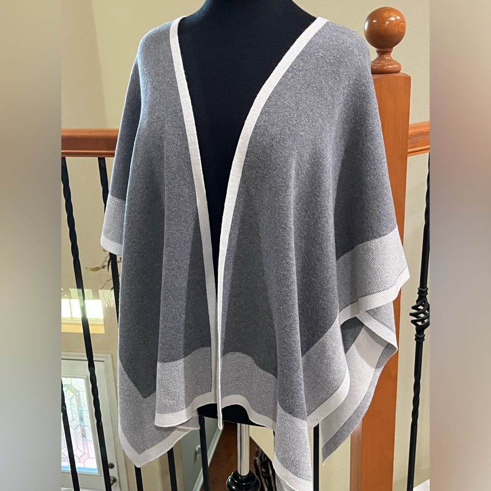 RACHEL Roy Gray Knit  CAPE PONCHO, with White Trim WOMEN SIZE S